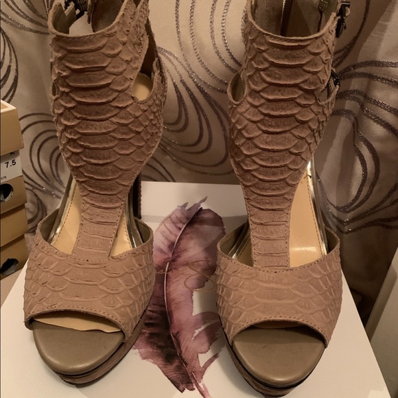 Jessica Simpson high heels! - Picture 6 of 9